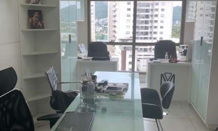 Conjunto Comercial / Sala para alugar, 29m² - Trindade Completa