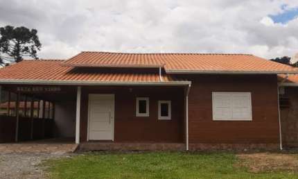 Casa seminova, localizada a 7 km do centro de Urubici