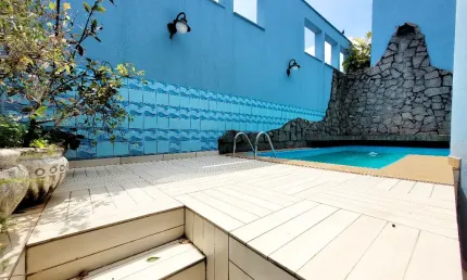 Cobertura Triplex de Alto Padrão na Ponta da Praia, Santos/SP – 4 Suítes, Piscina, Espaço Gourmet e 3 Vagas
