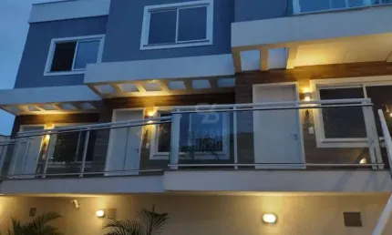Casa  de 2 quartos sendo 2 suítes, em rua sem saída, construçao nova. 1 vaga.
