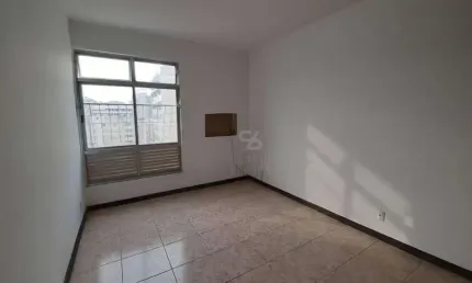 Apartamento amplo, 4 quartos / 1 suíte, quadra da praia, andar alto, vista parcial mar, 1 vaga