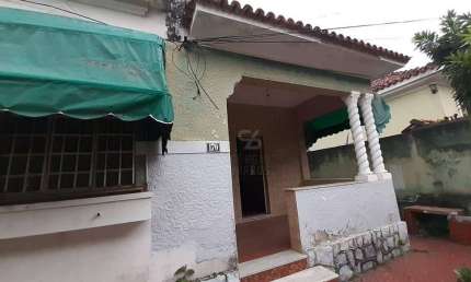 Casa linear, em terreno plano com 300m², toda ampla, 3 quartos.