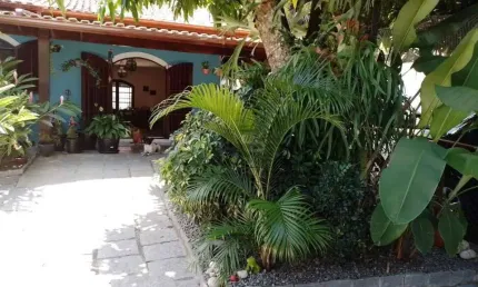 Casa linear no Cafubá, ampla, lindo quintal com árvores frutíferas, 3 quartos, terreno com 504 m².