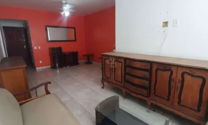 Apartamento de 3 quartos, muito amplo, próximo à praia de Icaraí.