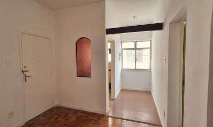 Apartamento de 1 quarto, vazio, andar alto, próximo à UFF-direito.