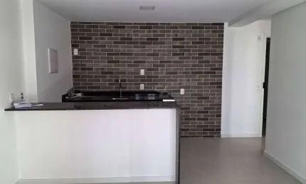 Cobertura linear de 1 quarto, vazio, de frente para Rua Nilo Peçanha.