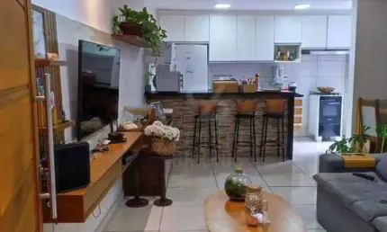 Casa no Fonseca de 2 quartos, toda reformada, próximo à Alameda, piscina e churrasqueira.