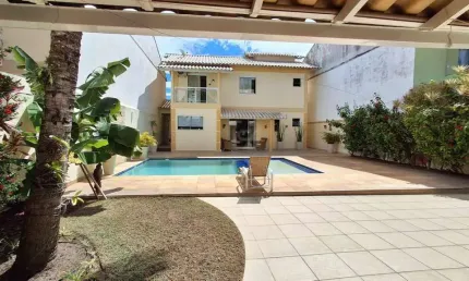 Belíssima casa duplex de 4 quartos, 1 suíte,  em rua fechada próximo ao mercado Maravista, 1 vaga coberta. Piscna e churrasqueira.