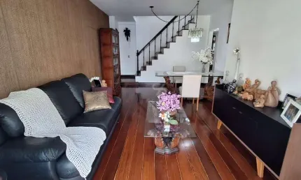 Cobertura duplex em Icaraí, 2 quartos, 1 suíte, frente sol manhã, 2 vagas.