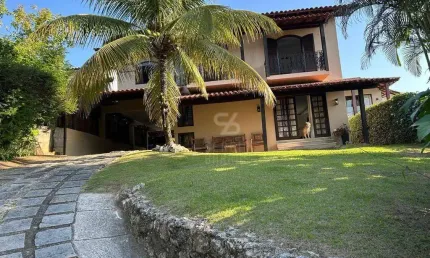 Casa de 4 quartos, 4 suítes, em condomínio no Badu, em Pendotiba. Lazer.