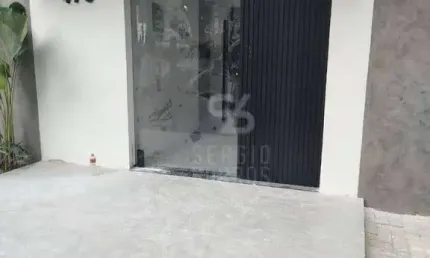 Casa comercial, duplex, excelente localização, de frente para avenida roberto silveira.