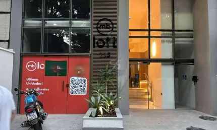 Loja para locação na rua mariz e barros, pé direito duplo, 2 banheiros, área de 25 m².