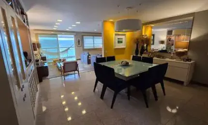Apartamento de 4 quartos (transformado em 2 amplos quartos), closet, vistão mar, alto luxo, sol manhã, 4 vagas marcadas.