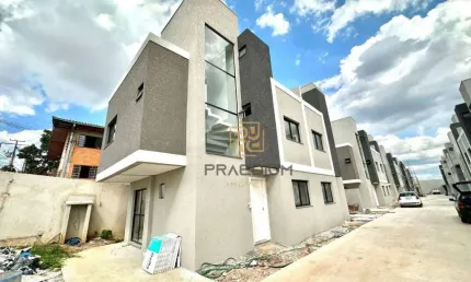 Sobrado com 3 dormitórios à venda, 105 m² por R$ 639.000,00 - Uberaba - Curitiba/PR
