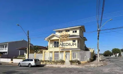 Sobrado com 3 dormitórios à venda, 270 m² por R$ 1.390.000,00 - Centro - Campo Largo/PR