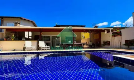 Casa Maravilhosa 4 Dormitórios com Piscina em Condomínio Fechado