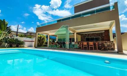 Sobrado espetacular 4 suítes com piscina em Condomínio Fechado