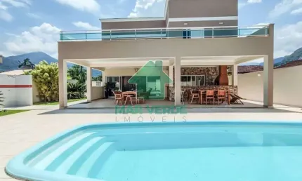 Sobrado locação temporada 4 suítes com piscina em Condomínio Fechado