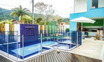 Casa locação temporada em condomínio fechado 5 dormitórios ate 20 pessoas