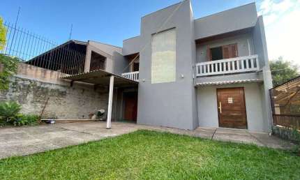 Casa com 3 dormitórios para alugar, 140 m² por R$ 2.690,00/mês - Petrópolis - Novo Hamburgo/RS