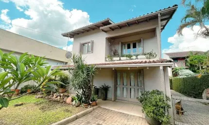 Casa com 3 dormitórios à venda, 240 m² por R$ 850.000,00 - Canudos - Novo Hamburgo/RS