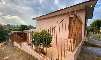 Casa com 2 dormitórios à venda, 100 m² por R$ 430.000,00 - Petrópolis - Novo Hamburgo/RS