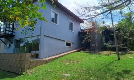 Casa no Condomínio Albatroz: Estilo e Conforto em Jauá!