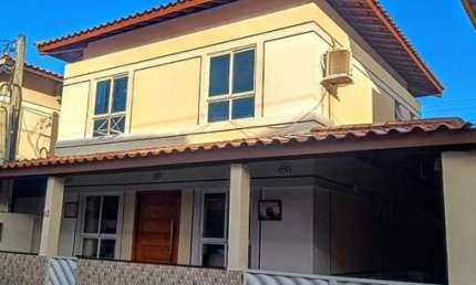 Seu Refúgio em Stella Maris: Casa em Condomínio à Venda 4/4 duas suites.