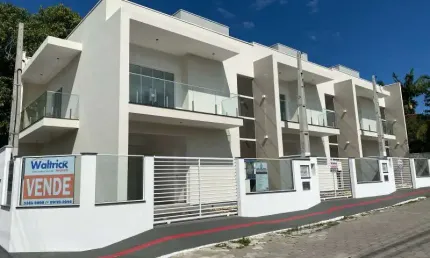 Sobrados no Residencial Villa Catarina no Centro de Penha.