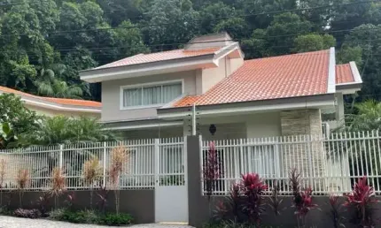 Casa à venda na Rua Hellmuth Strelow, 41, América, Joinville por R$ 3.750.000