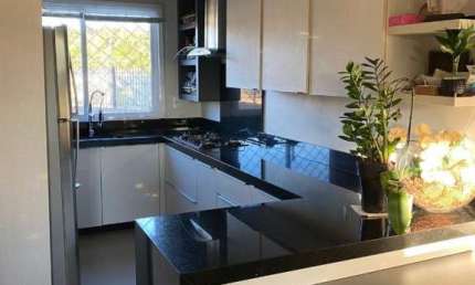 Casa em condomínio fechado com 3 quartos à venda na Amadeu Cotta, 360, Belvedere, Farroupilha por R$ 480.000
