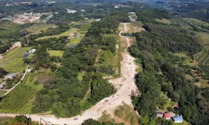 Terreno à venda na Rua Travessão Thompson Flores, 1, Nossa Senhora da Saúde, Caxias do Sul por R$ 450.589