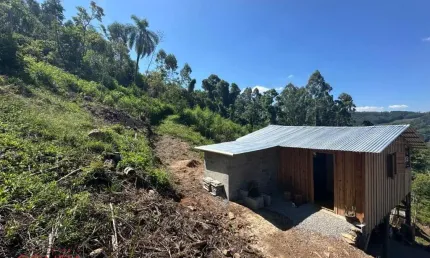 Chácara / sítio com 1 quarto à venda na Linha Distrito Santa Luiza, 0005, Zona Rural, Carlos Barbosa por R$ 223.000