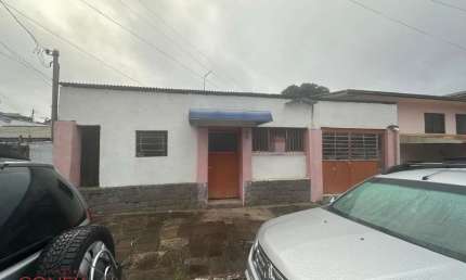 Casa com 3 quartos à venda na Henrique Venzon, 159, Cinquentenário, Farroupilha por R$ 200.000