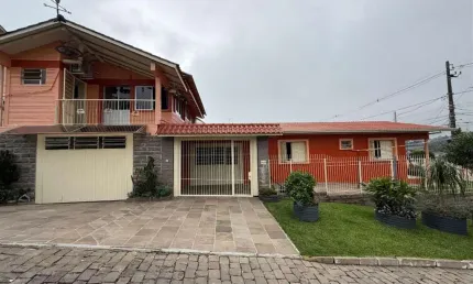Casa com 3 quartos à venda no Primeiro de Maio, Farroupilha , 248 m2 por R$ 690.000