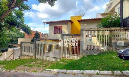 Casa com 3 Quartos à venda, 250 m² De 950.000 Por R$ 940.000 - Alto dos Pinheiros - Juiz de Fora/MG