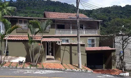 Casa com 6 quartos à venda, 325 m² por R$ 990.000 - Vale do Ipê - Juiz de Fora/MG