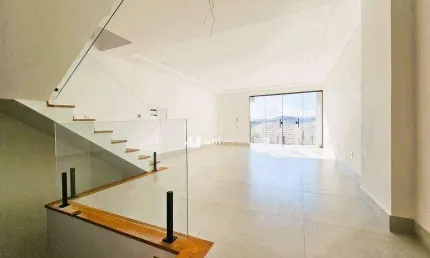 Casa com 3 quartos à venda, 200 m² por R$ 939.000 - Vale do Ipê - Juiz de Fora/MG