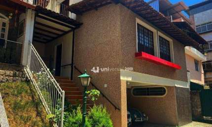 Casa com 4 quartos à venda, 238 m² por R$ 799.000 - Centro - Juiz de Fora/MG