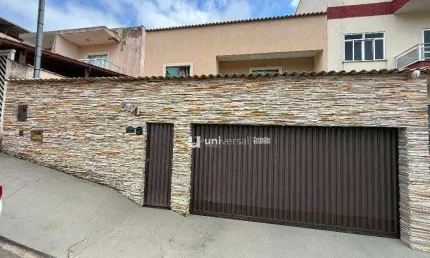 Casa com 3 quartos à venda, 221 m² por R$ 699.990 - Parque Independência - Juiz de Fora/MG