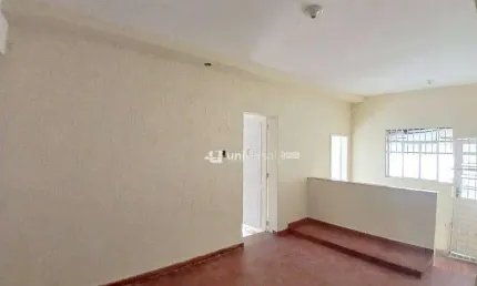 Casa com 2 quartos para alugar, 100 m² por R$ 1.400/mês - Vitorino Braga - Juiz de Fora/MG