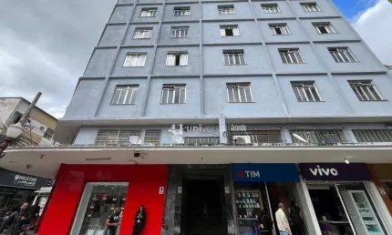 Kitnet com 1 quarto  para alugar, 45 m² por R$ 1.100/mês - Centro - Juiz de Fora/MG