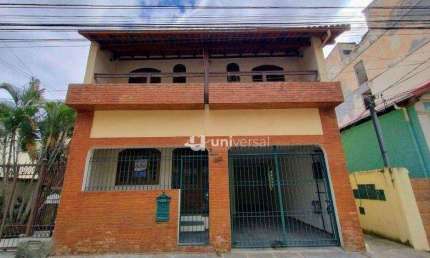 Casa com  quartos para alugar por R$ 3.600,00/mês - Granbery - Juiz de Fora/MG
