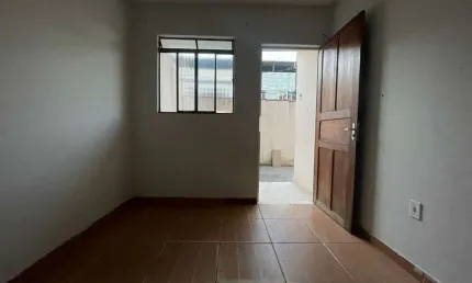 Casa com 2 quartos para alugar, 100 m² por r$800,00/mês - caiçaras - juiz de fora/mg