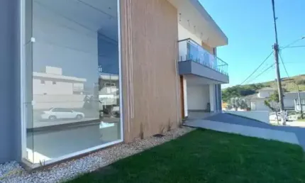 Casa para Venda em Macaé, Vale dos Cristais, 5 dormitórios, 5 suítes, 8 banheiros, 4 vagas