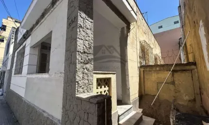 Casa para Venda em Macaé, Centro, 4 dormitórios, 3 banheiros, 1 vaga