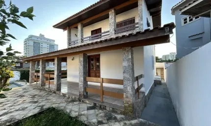 Casa para Venda em Macaé, Gloria, 3 dormitórios, 1 suíte, 5 banheiros, 6 vagas