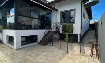 Casa para Venda em Macaé, Vale dos Cristais, 3 dormitórios, 1 suíte, 3 banheiros, 4 vagas