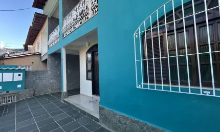 Casa para Venda em Macaé, Miramar, 5 dormitórios, 2 suítes, 4 banheiros, 2 vagas