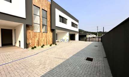 Casa em condomínio fechado no Glória próximo de Decathlon!